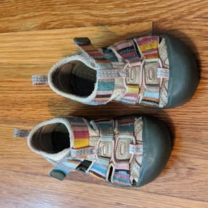Keen toddler shoes size 5
